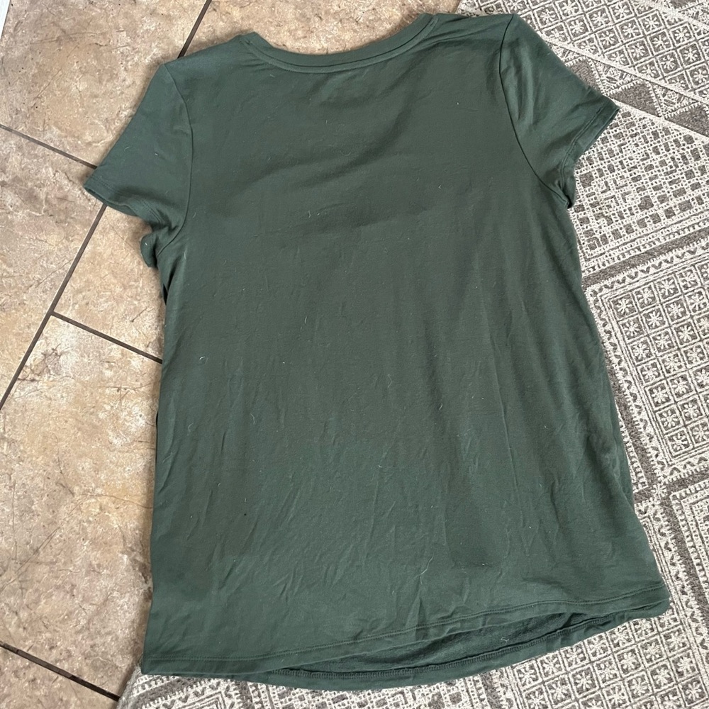 A Pea In The Pod Olive Green Nursing Breastfeeding Crew Neck TShirt Size Large